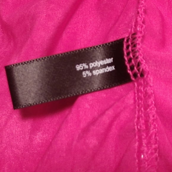 ☀️Sleeveless Magenta Top☀️ - Picture 3 of 6